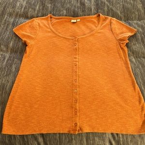 Gap short sleeve button up top!